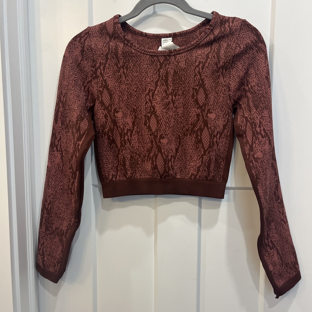 Fabletics Kamila Seamless Long-Sleeve Athletic Crop Top Rust Red Size Medium NWT